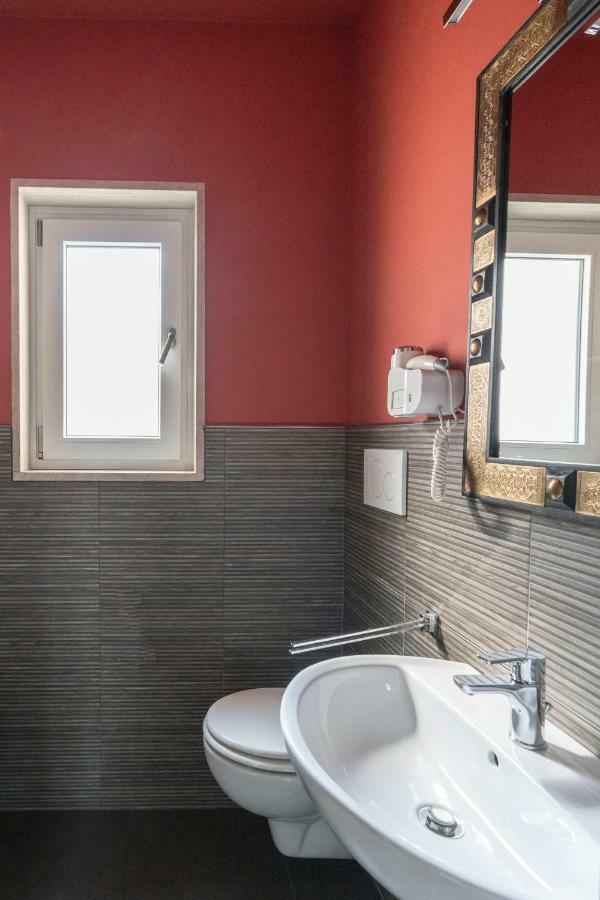 Vittorio'S Luxury Suites Бари Екстериор снимка